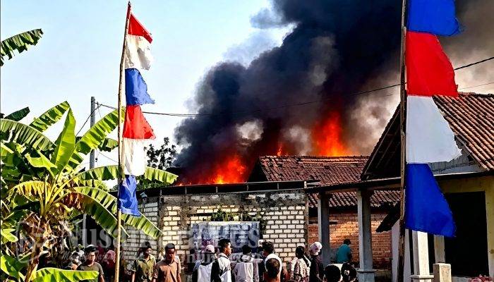 Ditinggal ke Sawah, Rumah Warga Sidokaton Jombang Ludes Dilalap Api