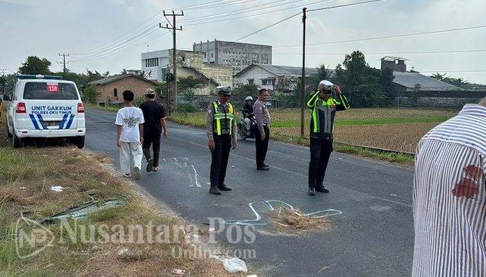 Hindari Jalan Berlubang Saat Menyalip, Pikap Bermuatan 16 Orang Terguling di OKU Timur, 2 Tewas