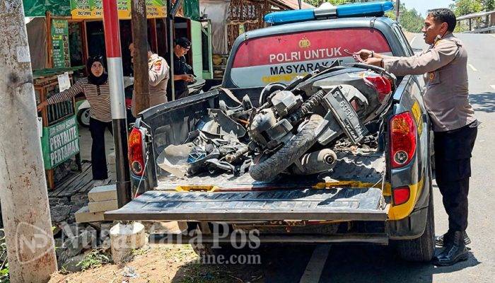 Rem Ngeblong, Pemotor Tabrak Warung di Jalur Pacet Mojokerto Akibatnya Tiga Orang Terluka