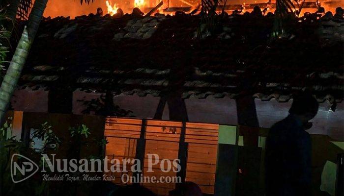 Amukan Si Jago Merah Hanguskan Ruang BK dan Perpustakaan SMPN 2 Perak Jombang