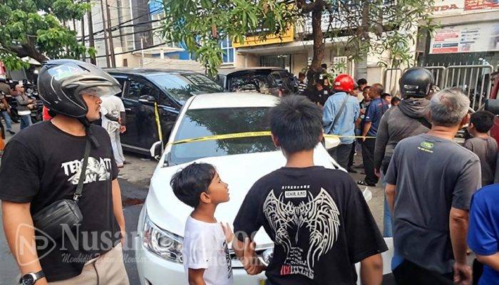 Kecelakaan Beruntun : Toyota Alphard Tabrak 10 Motor 3 Mobil di Surabaya