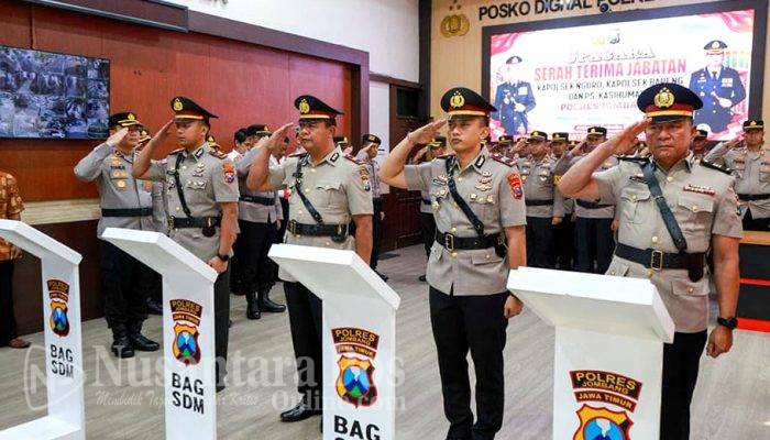Pimpin Sertijab, Kapolres Jombang Resmi Rotasi Dua Kapolsek dan Posisi Kasihumas