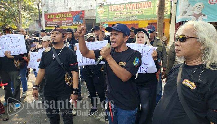 Gelar Aksi di Tiga Titik, Warga dan LSM Pagar Jombang Desak Penutupan Pabrik Ayam PT JPN