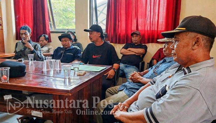 Ratusan Warga Mancar Jombang Geruduk Kantor Camat, Tuntut Pemberhentian BPD & Pemecatan Humas PT Junrich