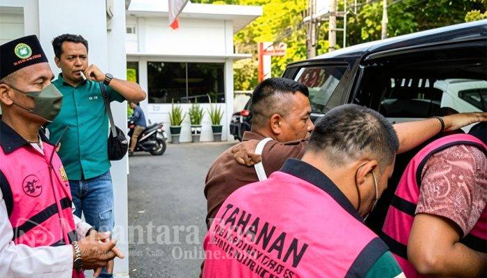 Kasus Korupsi SHM Pantai Klayar: Kejari Lamongan Tahan Mantan Kades Dan Dua Mafia Tanah